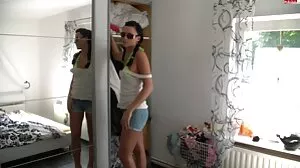 මහලු මිනිසා නව යොවුන් වියේ සම්බාහනය සහ BJ Cumshot අත්දැකීම ලබා ගනී