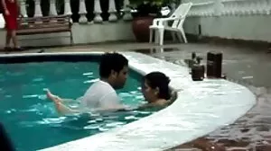 පාද භාවිතා කරමින් Footfetish cfnm femdoms