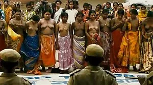 හොර්නි සුළු දියණිය වන මේගන් අපිරිසිදු දැවැන්ත කළු කුඩම්මා විසින් දැඩි ලෙස කෙලෙව්වාය