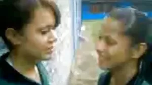 පරිණත රෙඩ්හෙඩ් ෆ්‍රේයා ෆැන්ටසියා ඇටකටු උරා බොන අතර පසුව එය මගහරියි