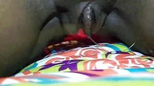 සිත් ඇදගන්නාසුළු බිස්ට් ජීඑෆ් උරා බොන පදින කුකුළා