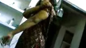 පරිණත MILF වෙතින් උපකාරක හස්තය