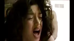 අං ආධුනික බබාලා කැමරාවට කෙලවනවා