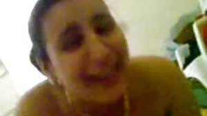 Hottie Iveta හට මුදල් ලැබෙන අතර ප්‍රසිද්ධියේ දැඩි ලෙස කෙලෙසයි