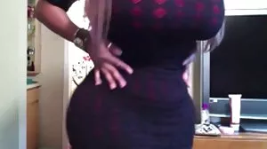 උණුසුම් බුක්සම් මිල්ෆ් උරා බොන කුකුළා