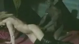 කළුවර ආධුනික කුකුළා පැදීම
