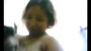 Ellie 18 ලෙස්බියන් ෆ්‍රෙන්ඩ්ස් ත්‍රීසම් පුසි සමඟ