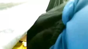 ඇගේ පළමු gangbang දී සුළු මවට තෙල් දැම්මා